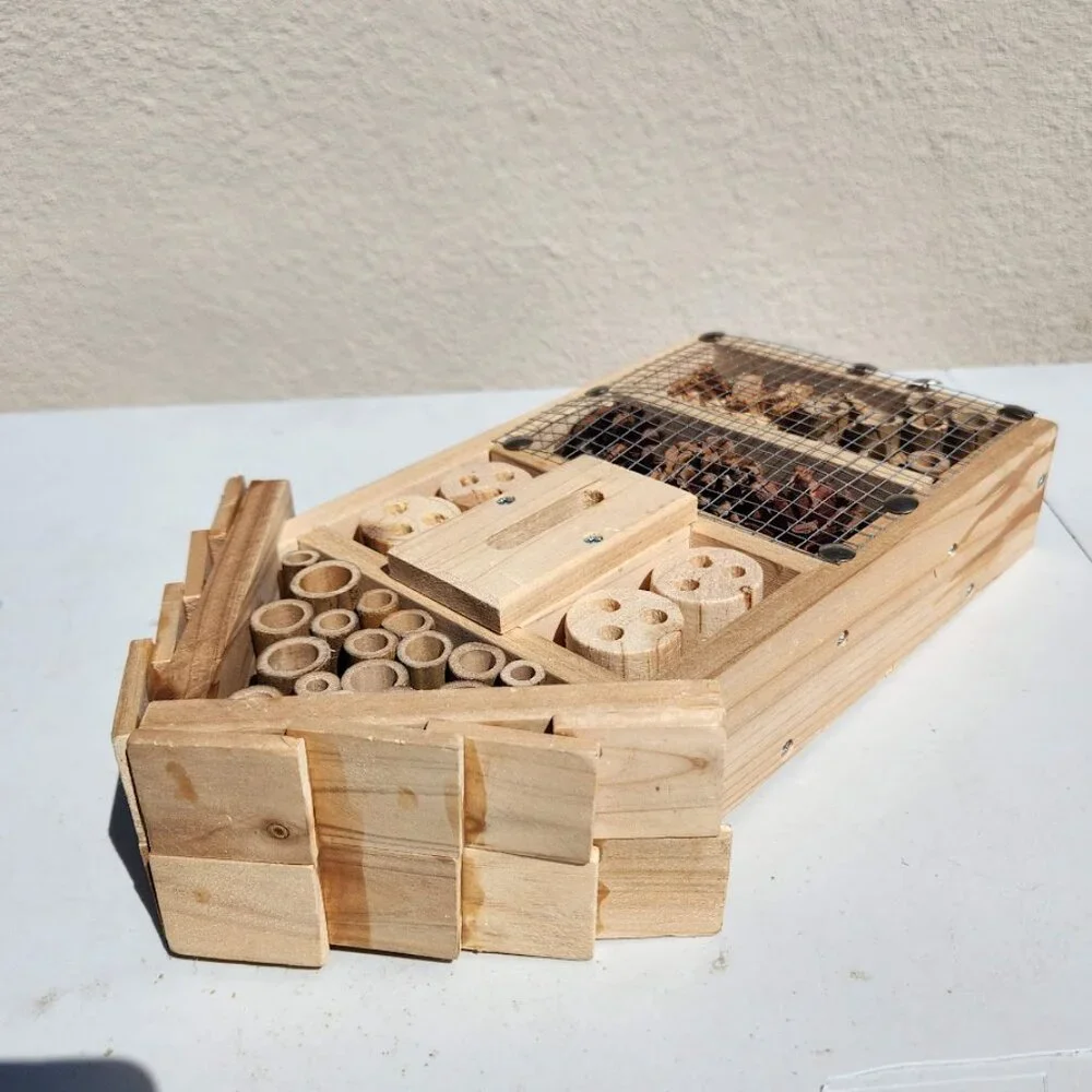 Insect Motel Hotel Garden Decor Mason Bee Home Ladybugs Cedar Wood Wooden Butter